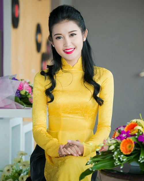 Các kiểu tóc buộc nửa đầu đẹp dễ thương đi dự tiệc lịch lãm