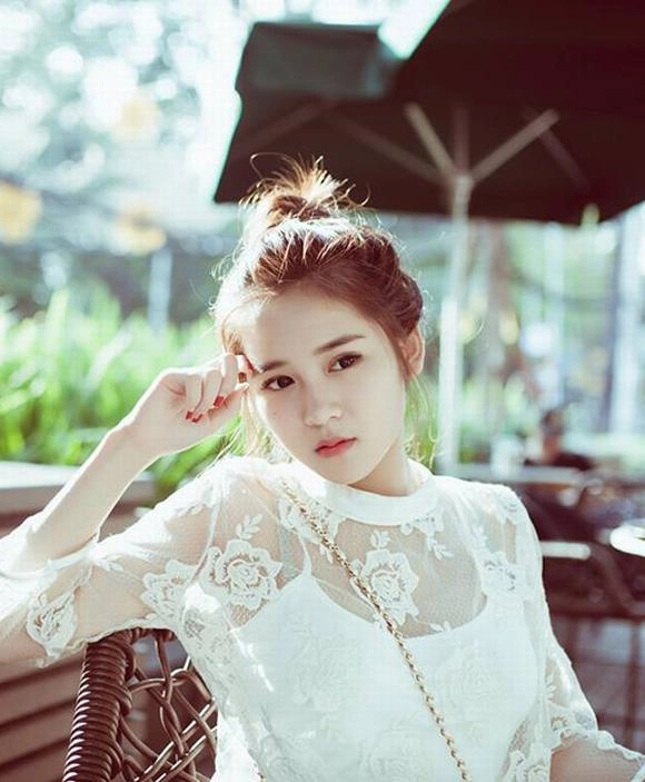 Kiểu tóc búi cao hàn quốc đẹp đơn giản mát mẻ