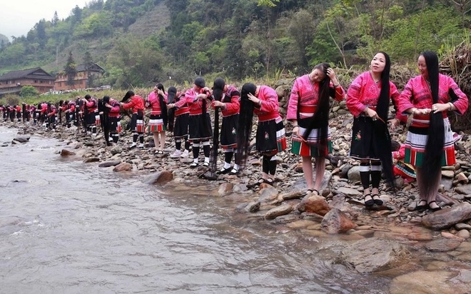 Ngôi làng phụ nữ chỉ cắt tóc một lần trong đời