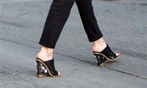 Những kiểu sandal các cô gái cần phải sắm ngay cho mùa hè này