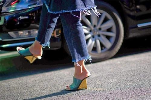 Những kiểu sandal các cô gái cần phải sắm ngay cho mùa hè này