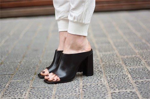 Những kiểu sandal các cô gái cần phải sắm ngay cho mùa hè này
