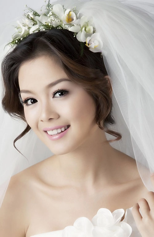Những kiểu tóc cô dâu đơn giản cho mọi khuôn mặt