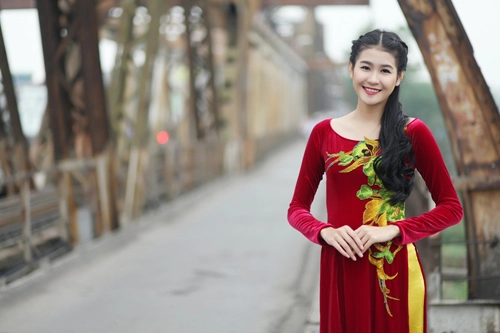 Những kiểu tóc tết đẹp mặc áo dài duyên dáng nhất