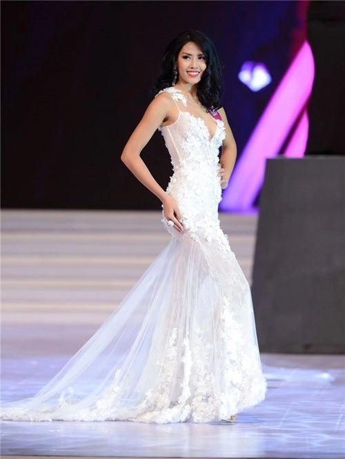 Sau phạm hương chiếc vé miss universe 2016 sẽ thuộc về ai