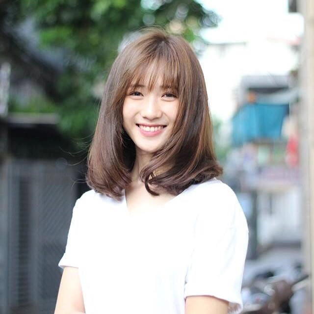 Tóc lob ngang vai mái thưa đẹp cho nàng mặt tròn