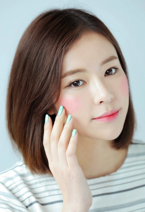 Tóc nhuộm màu nâu hạt dẻ dịu dàng xinh xắn sao kpop hàn quốc