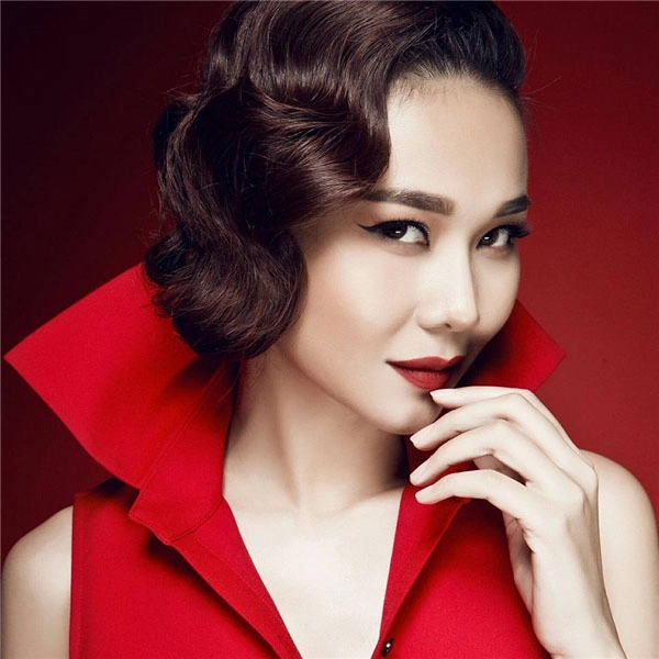 Tóc uốn xoăn ngắn cổ điển đẹp của mỹ nhân việt