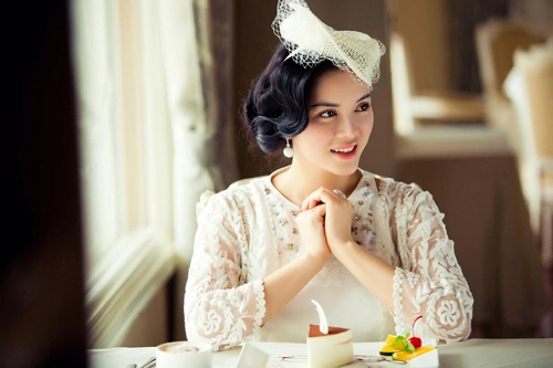 Tóc uốn xoăn ngắn cổ điển đẹp của mỹ nhân việt