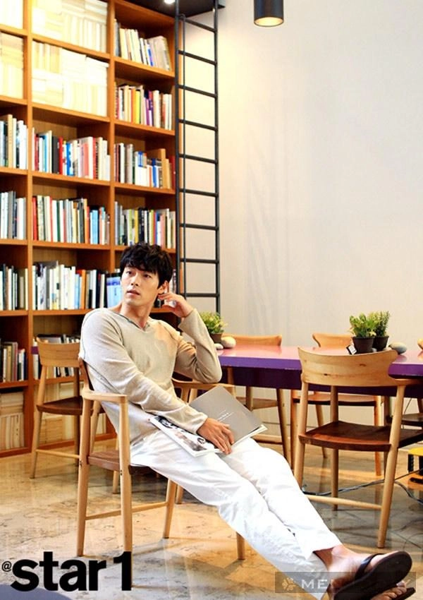 Diễn viên hyun bin đơn giản và thoải mái trên tạp chí nổi tiếng