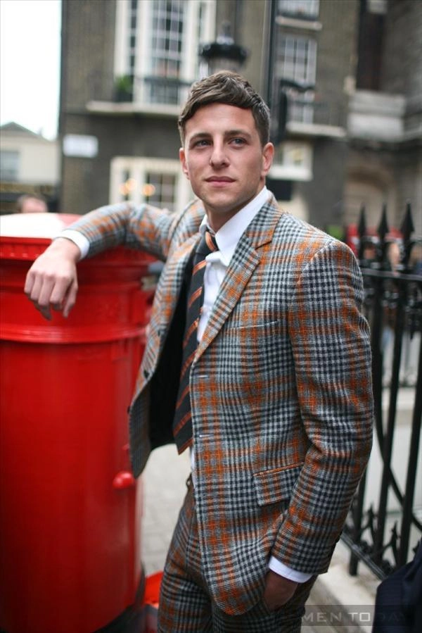Phong cách bụi của các quý ông bên lề tuần lễ thời trang london
