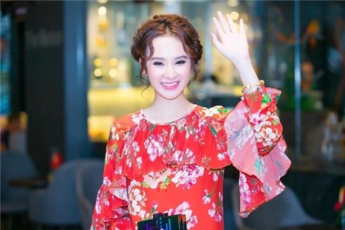 Song trinh chiếm lĩnh thảm đỏ đầu năm khiến mọi người ngưỡng mộ