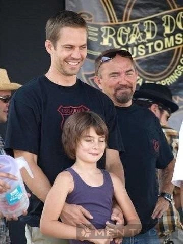 Bst thời trang đơn giản và nam tính từ paul walker