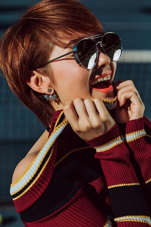 Ca sĩ minh hằng diện đồ màu trầm nhưng không nhạt nhòa