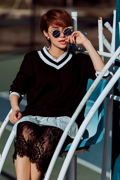 Ca sĩ minh hằng diện đồ màu trầm nhưng không nhạt nhòa