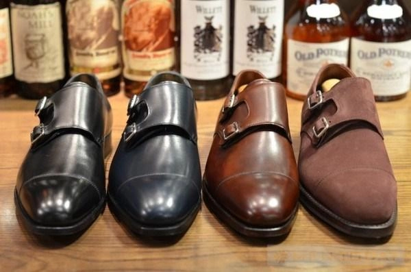 Cùng sắm monkstrap cho tủ giày của bạn