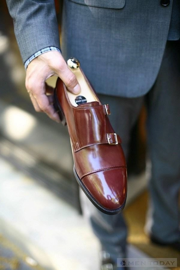 Cùng sắm monkstrap cho tủ giày của bạn