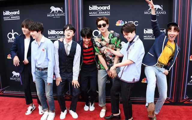 Cùngbóc giá loạt trang phục của bts trên thảm đỏ billboard music awards 2018