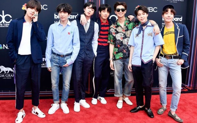 Cùngbóc giá loạt trang phục của bts trên thảm đỏ billboard music awards 2018