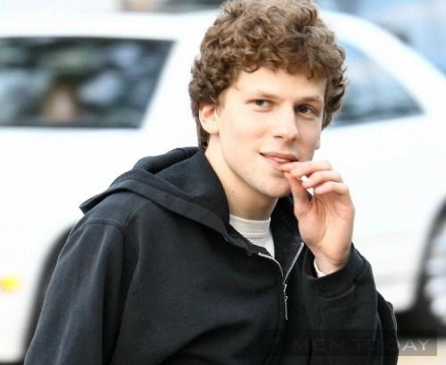 Những cách thay đổi diện mạo từ jesse eisenberg cá tính