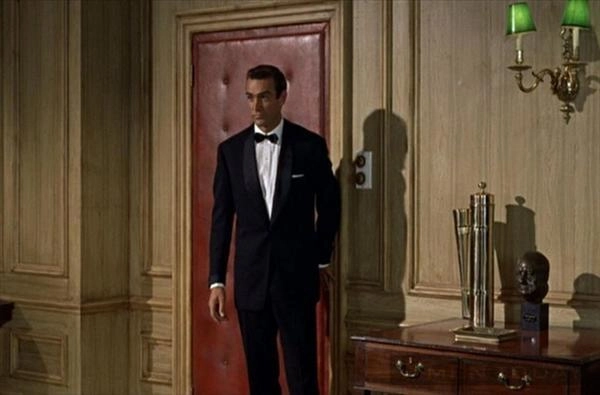 Cùng diện suit và tuxedo lịch lãm sang trọng như james bond mạnh mẽ