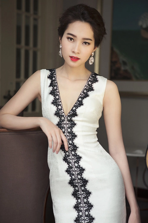 Phong cách sở thích đeo khuyên tai của hoa hậu việt độc đáo