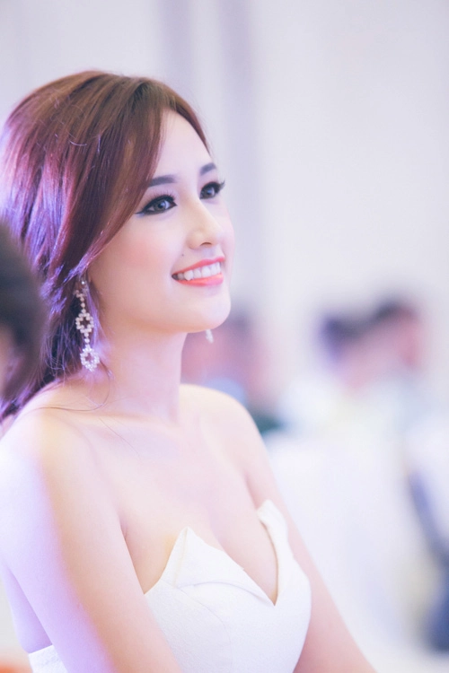 Phong cách sở thích đeo khuyên tai của hoa hậu việt độc đáo