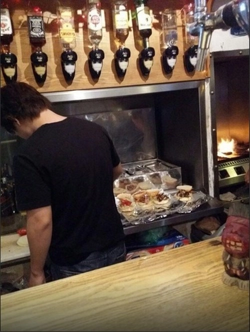 Phong cách thưởng thức hamburger đúng chất mỹ ở hà nội