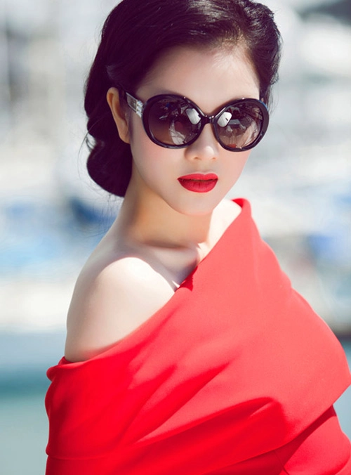 Mẹo chọn đồ cho vai u cổ ngắn vẫn đẹp như lý nhã kỳ