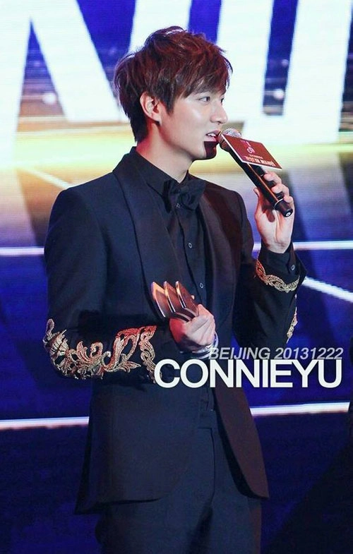 Phan anh mặc vest nhái như lee min ho
