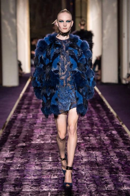 Thương hiệu versace cao cấp thu đông hút mọi ánh mắt