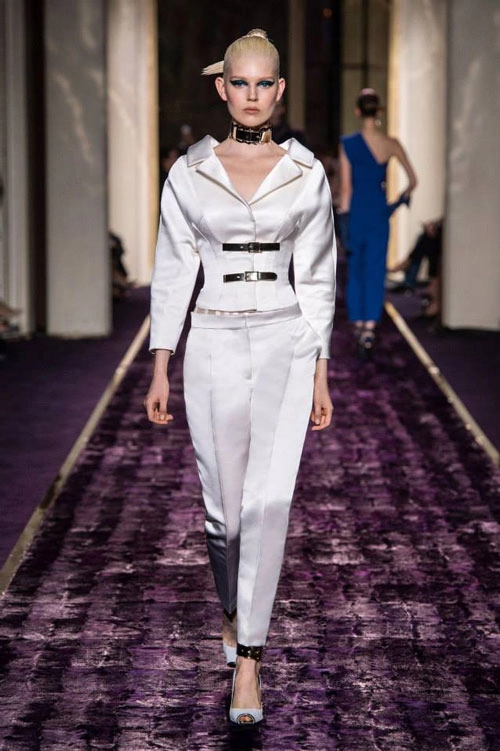 Thương hiệu versace cao cấp thu đông hút mọi ánh mắt