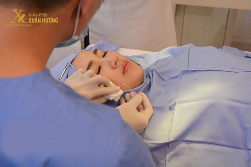 Xuân hương nhận huy chương của hiệp hội thẩm mỹ iho
