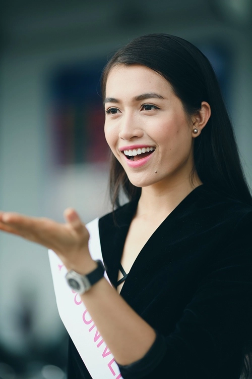 Á hậu lệ hằng được cnn phỏng vấn