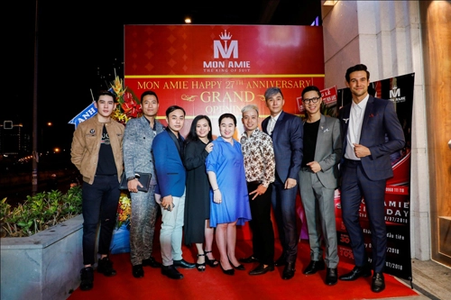 Bst suit được mon amie ra mắt dịp khai trương showroom