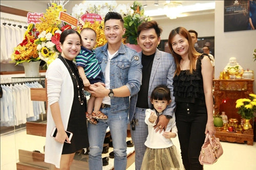 Bst suit được mon amie ra mắt dịp khai trương showroom