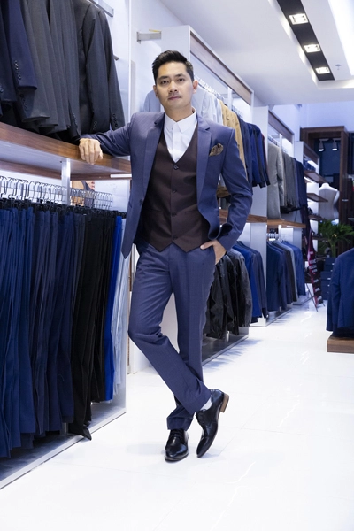 Bst suit được mon amie ra mắt dịp khai trương showroom