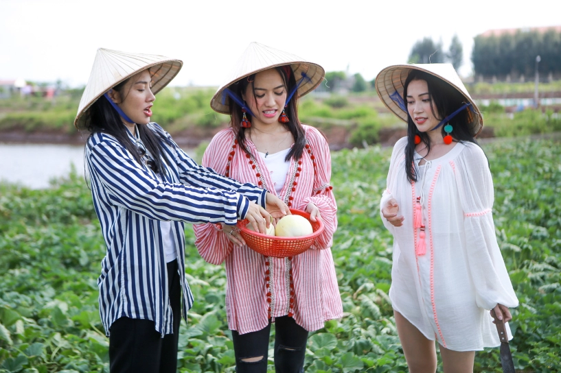 Các sao diệu nhi sĩ thanh yaya trương nhi trở thành ngư dân đi cào nghêu