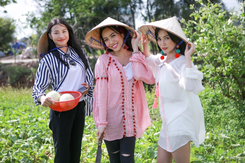 Các sao diệu nhi sĩ thanh yaya trương nhi trở thành ngư dân đi cào nghêu