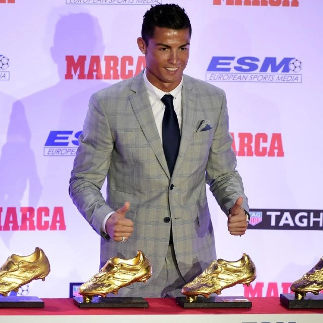 Cầu thủ cr7 đào hoa vì ăn vận lịch lãm khiến nhìu nàng mê mệt