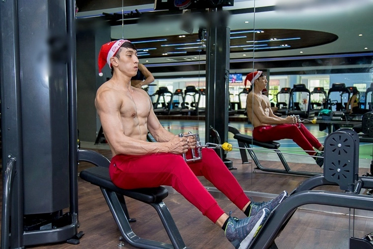 Cơ bắp của dàn ông già noel chuẩn soái ca hấp dẫn