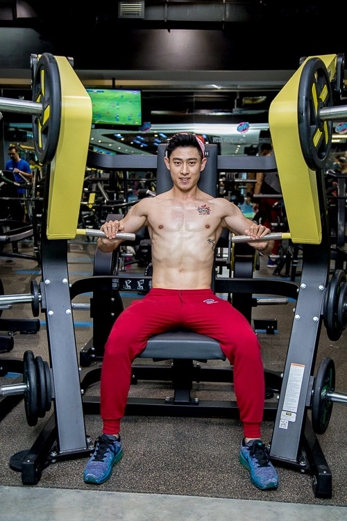 Cơ bắp của dàn ông già noel chuẩn soái ca hấp dẫn