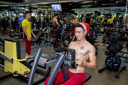 Cơ bắp của dàn ông già noel chuẩn soái ca hấp dẫn