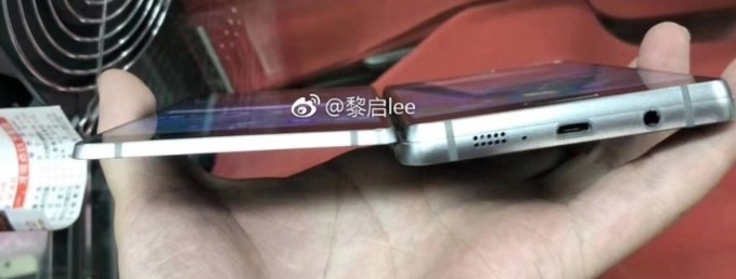 Điện thoại xếp gọn được của samsung có được ra mắt