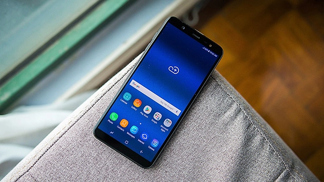 Galaxy j8 giá tầm trung đáng mua