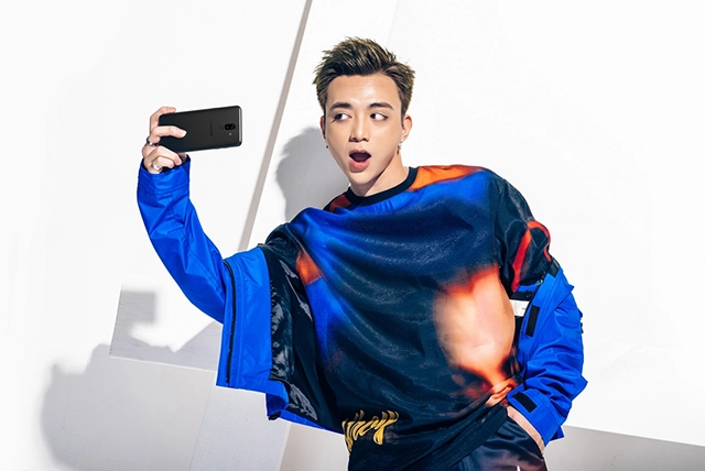 Galaxy j8 sở hữu camera kép xóa phông vượt trội hấp dẫn