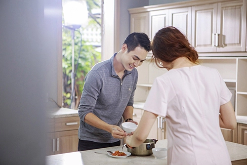 Hari won được trai đẹp ôm ấp trước ngày cưới