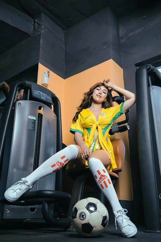 Mai thỏ tung ảnh sexy cổ vũ world cup