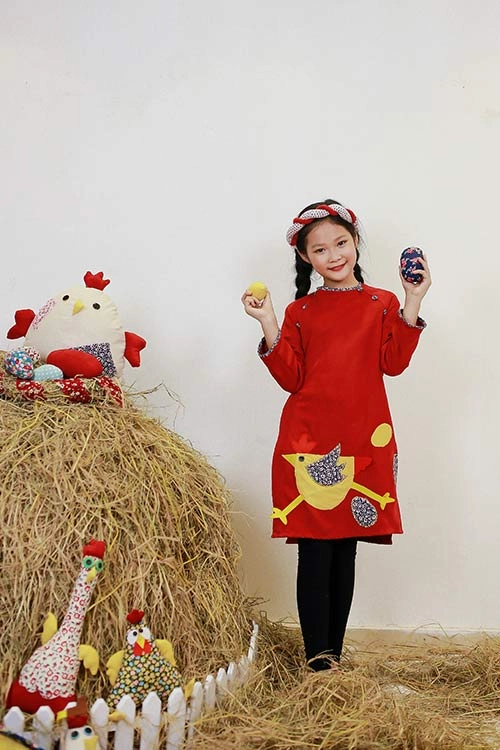 Mẫu nhí nổi tiếng hà thành trong tà áo dài trẻ em