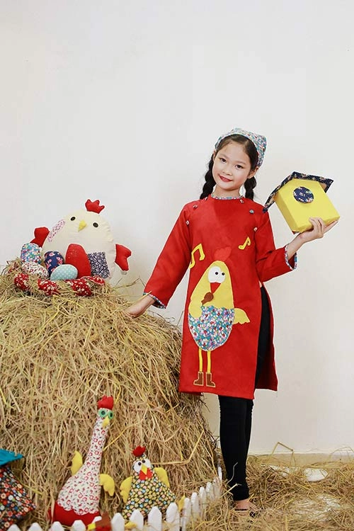 Mẫu nhí nổi tiếng hà thành trong tà áo dài trẻ em